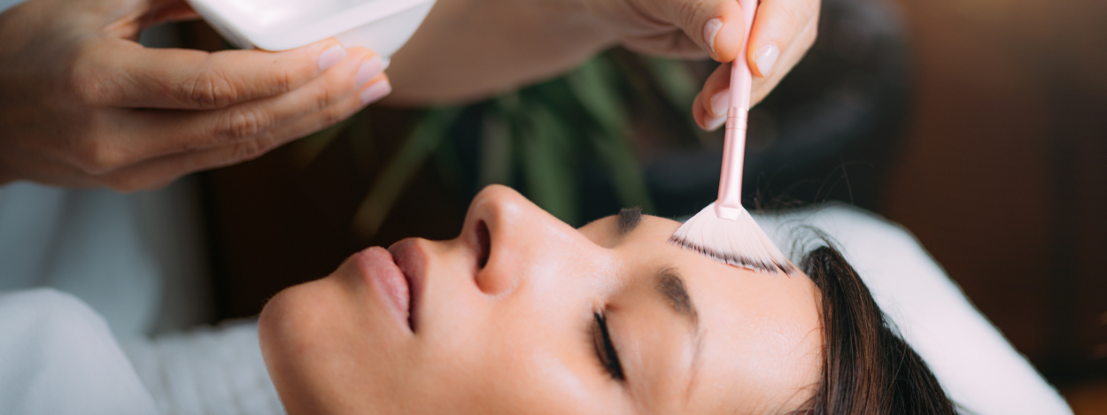Advanced facial peel service image